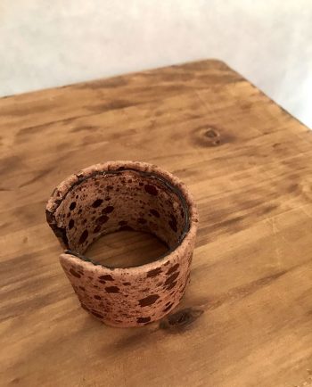 brazalete forrado en piel color cobre 02