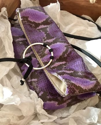 Bolso bandolera pin serpiente morado02
