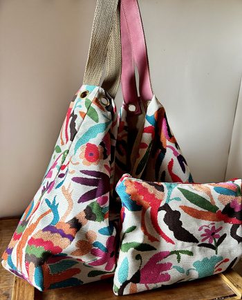 bolsa de playa reversible en tela tropical y yute con neceser 01