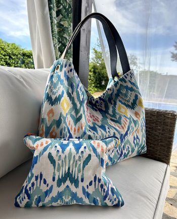 Bolsa de playa en tela estampada azul y yute reversible con neceser02