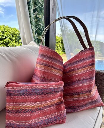 Bolsa de playa reversible en tela de rayas roja y yute con neceser02