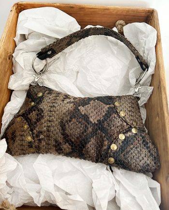 Bolso Baguette en polipiel print serpiente caqui01