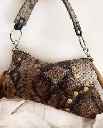 Bolso Baguette en polipiel print serpiente caqui02