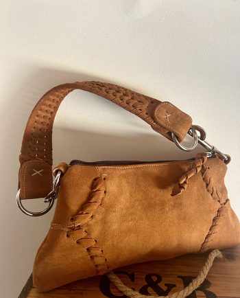 Bolso tipo baguette en ante marrón claro02