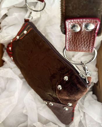 Bolso tipo baguette de tejidos y terciopelos en marrón02