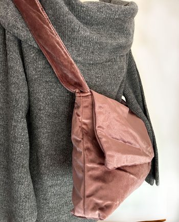 Bolso bandolera de terciopelo rosa01