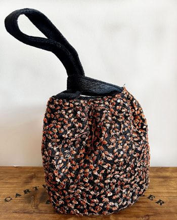 Bolsito negro de terciopelo y encaje flores naranjas02