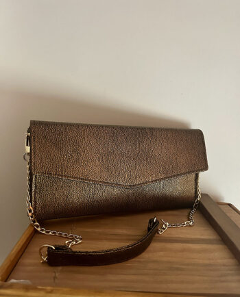 Bolso cartera con cierre de solapa en piel color bronce 02
