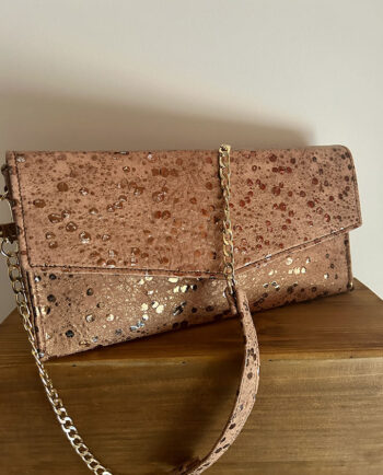 Bolso cartera rígida con cierre de solapa en piel color cobre con topos brillantes01