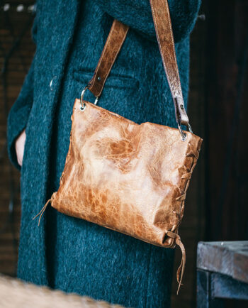 Bolso de hombro en piel de cordero color miel 01
