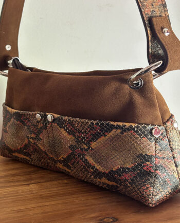 Bolso de hombro en piel de ante combinado con serpiente04