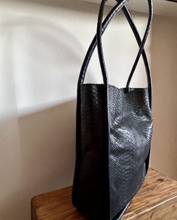Bolso de piel negro print cocodrilo