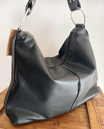 Bolso de piel negro con cierre de cremallera02