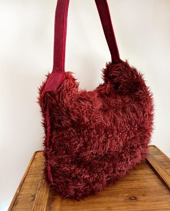 Bolso de tela con pelo en color granate01