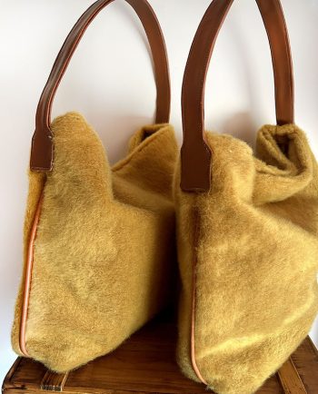 Bolso de tela de punto con pelo color mostaza01