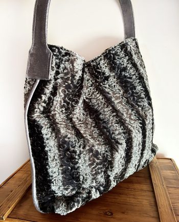 Bolso verde en tela de pelo sintético02