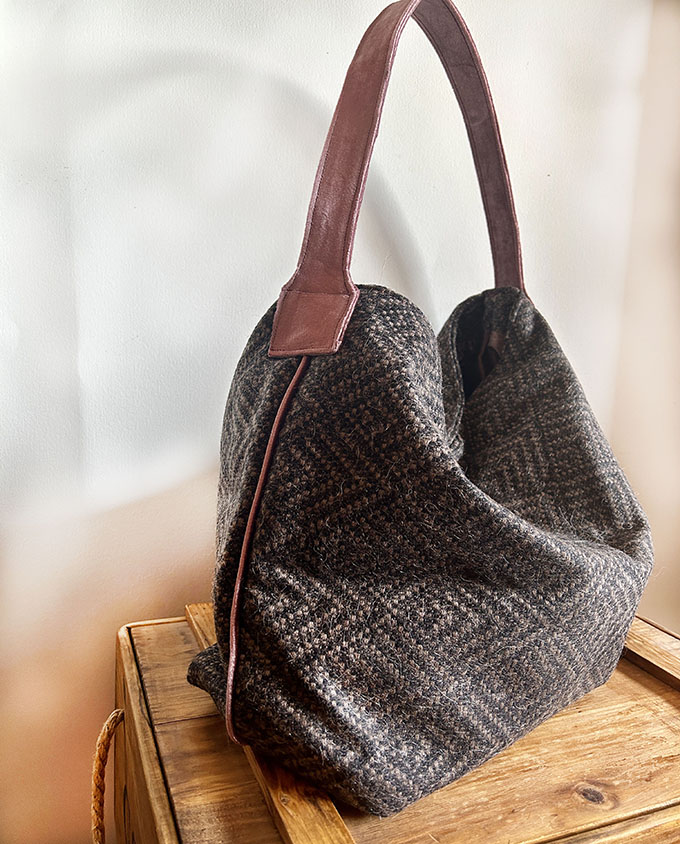Bolso de tela en espiga gris y terciopelo rosa01