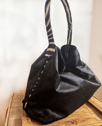 Bolso de terciopelo negro y print cebra01