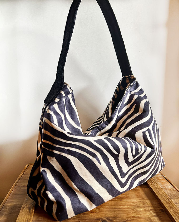 Bolso de terciopelo print cebra y negro01