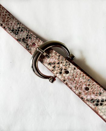 Cinturón fino de piel print serpiente rosa02
