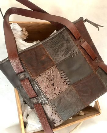 bolso tote en cuero marrón estilo boho 1